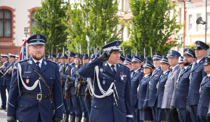Warmińsko-Mazurski Zarząd Wojewódzki NSZZ Policjantów podczas wojewódzkich obchodów Święta Policji w Piszu