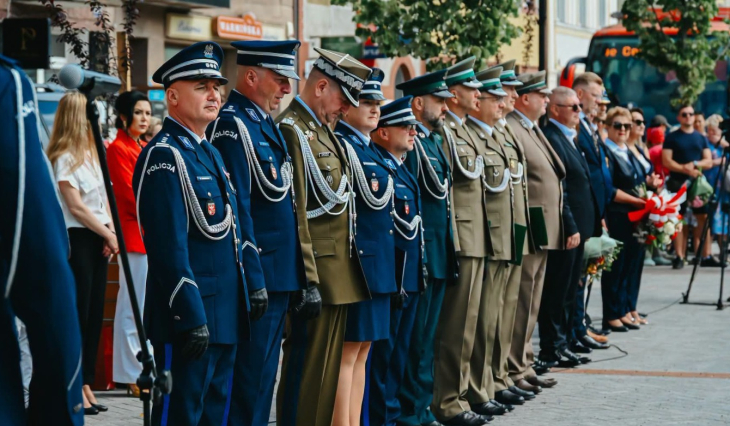 Święto Policji w Bartoszycach. Awanse, wyróżnienia i ważne słowa o codziennej służbie